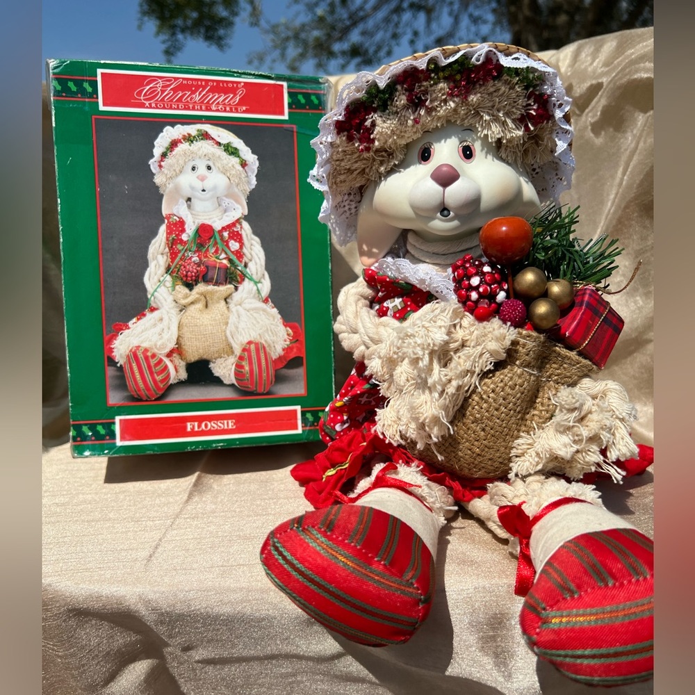 Vintage 1993 Flossie bunny house of Lloyd